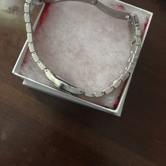 Beautiful Women’s Precision Quartz Gruen Watch NWOT! - Picture 5 of 5